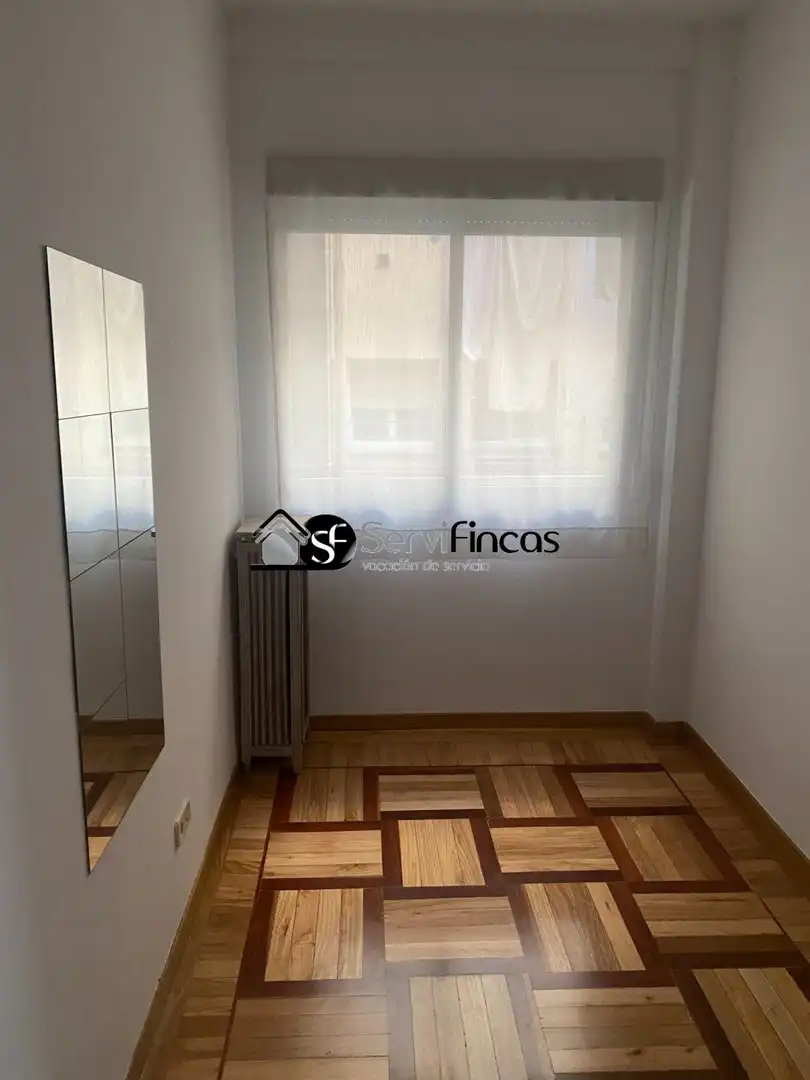 Dormitori de Pis de lloguer en Madrid amb Aire condicionat, Calefacció i Parquet
