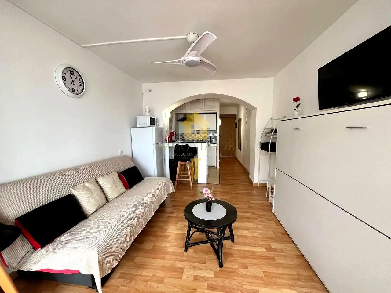 Sala de estar de Estudio en venta en Roses con Parquet, Amueblado y Piscina comunitaria