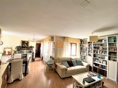 Sala d'estar de Apartament en venda en León Capital 