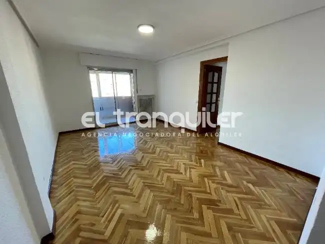 Dormitori de Pis de lloguer en Móstoles amb Parquet, Terrassa i Rentadora