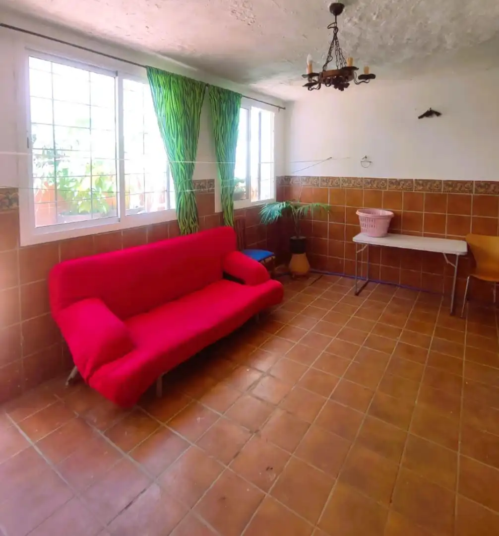 Sala de estar de Casa adosada en venta en Algeciras con Jardín privado y Piscina comunitaria