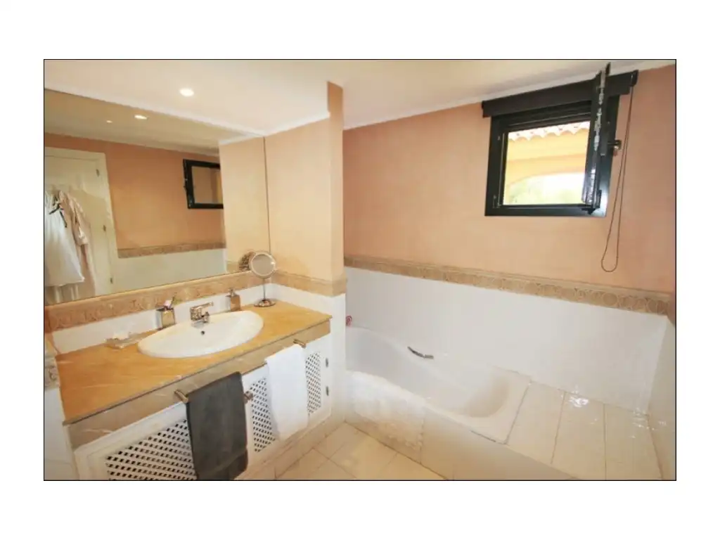 Badezimmer von Wohnungen zur Miete in Calvià mit Klimaanlage, Privatgarten und Terrasse
