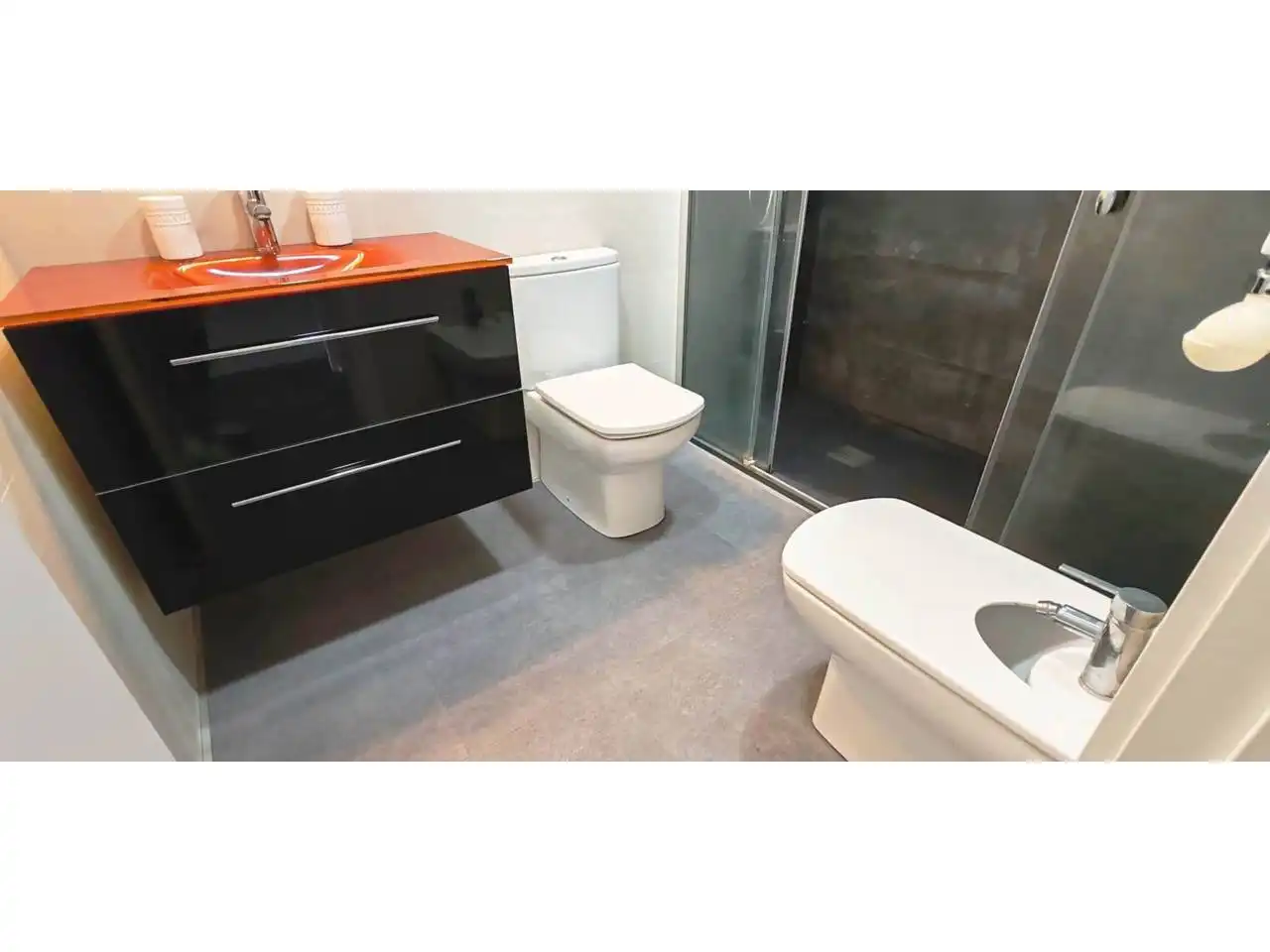 Badezimmer von Wohnung zum Verkauf in Girona mit Klimaanlage, Heizung und Terrasse