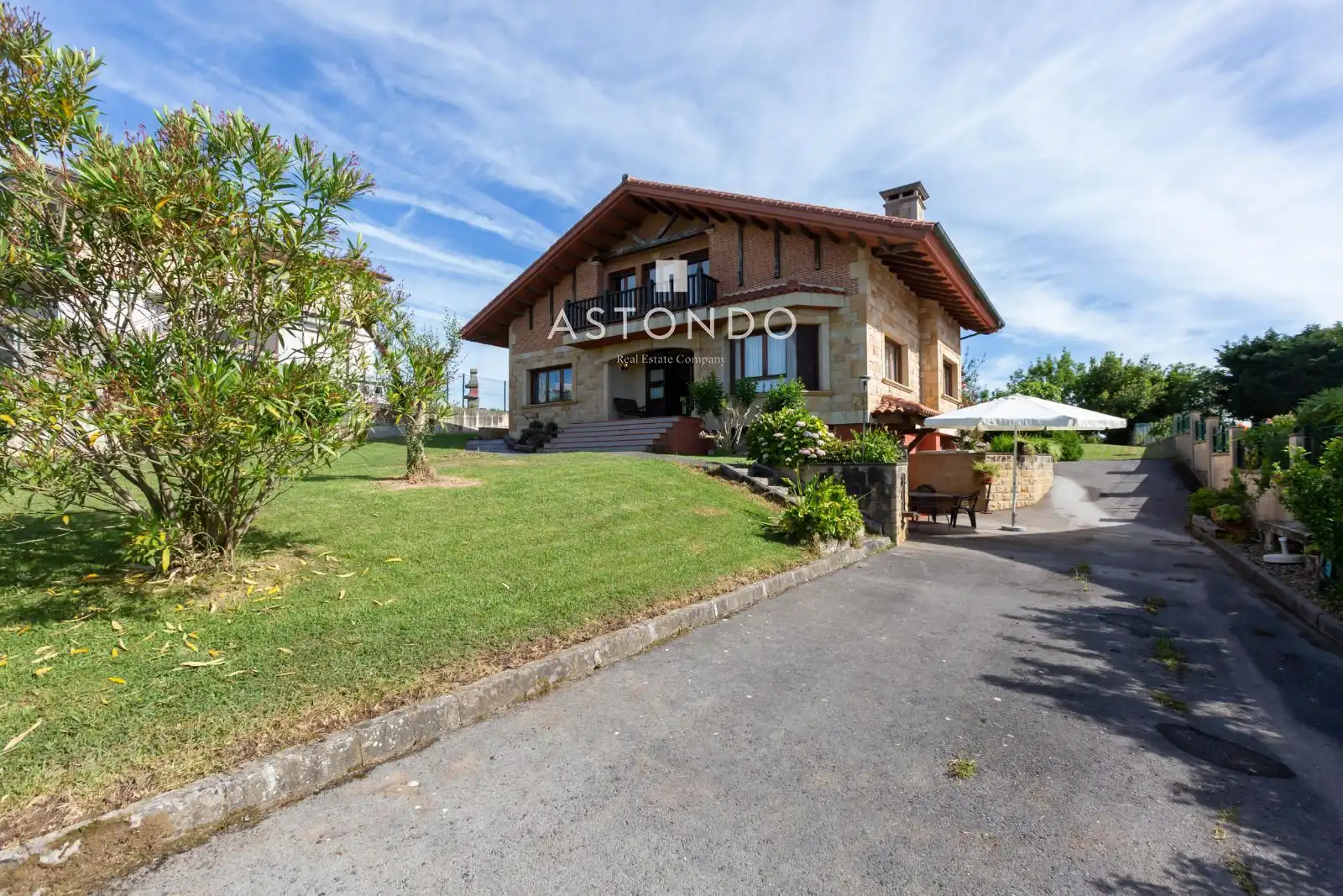 Vista exterior de Casa o chalet en venta en Bareyo con Calefacción, Jardín privado y Terraza