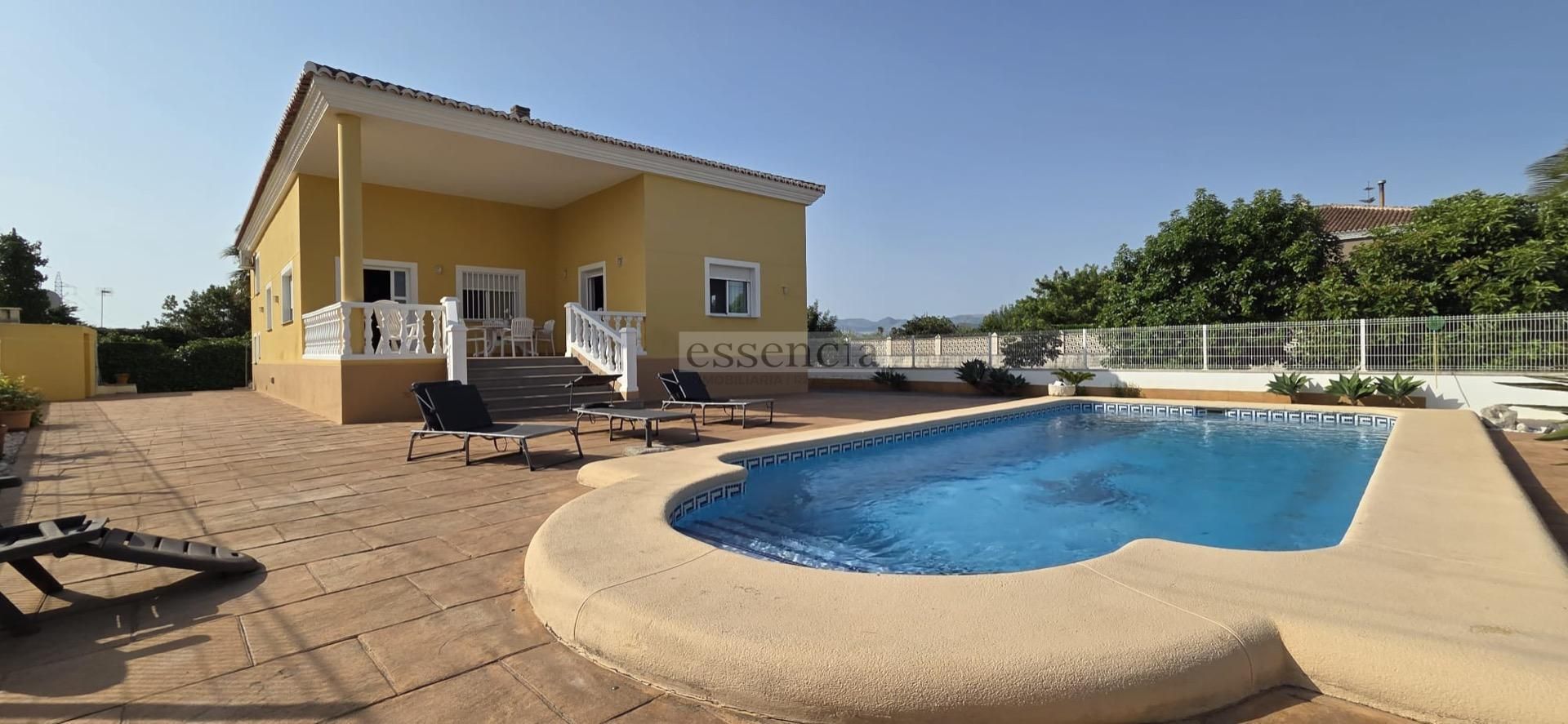 Piscina de Casa o xalet en venda en Oliva amb Calefacció, Jardí privat i Terrassa
