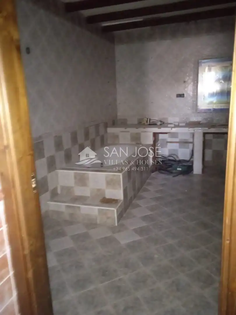 Bany de Casa o xalet en venda en Crevillent amb Terrassa, Traster i Piscina