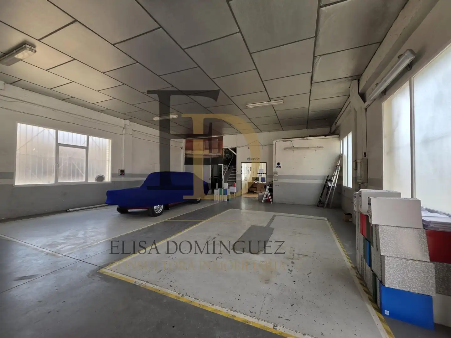 Parkplatz von Fabrikhallen zur Miete in Villares de la Reina, Salamanca