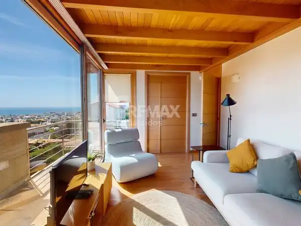 Sala de estar de Casa o chalet en venta en Vigo  con Aire acondicionado, Calefacción y Jardín privado