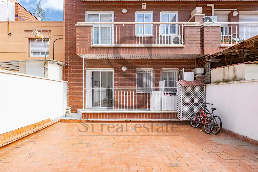 Exterior view of Flat for sale in Barcelona  with Air Conditioner, Heating and Terrace