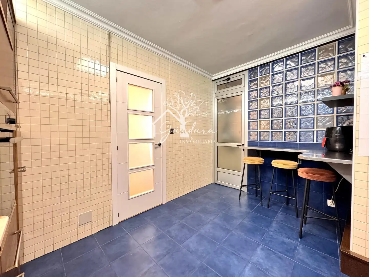 Wohnung zum Verkauf in Ferrol mit Heizung, Parkett und Terrasse
