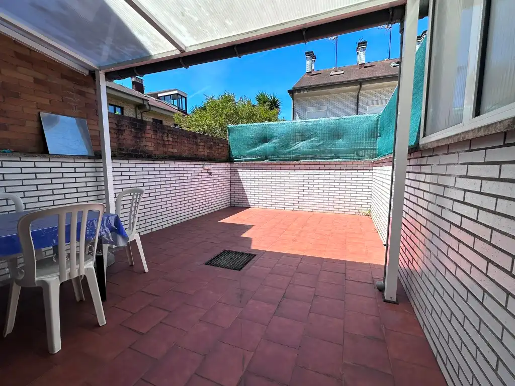 Terrassa de Casa adosada en venda en Gijón  amb Calefacció, Parquet i Terrassa