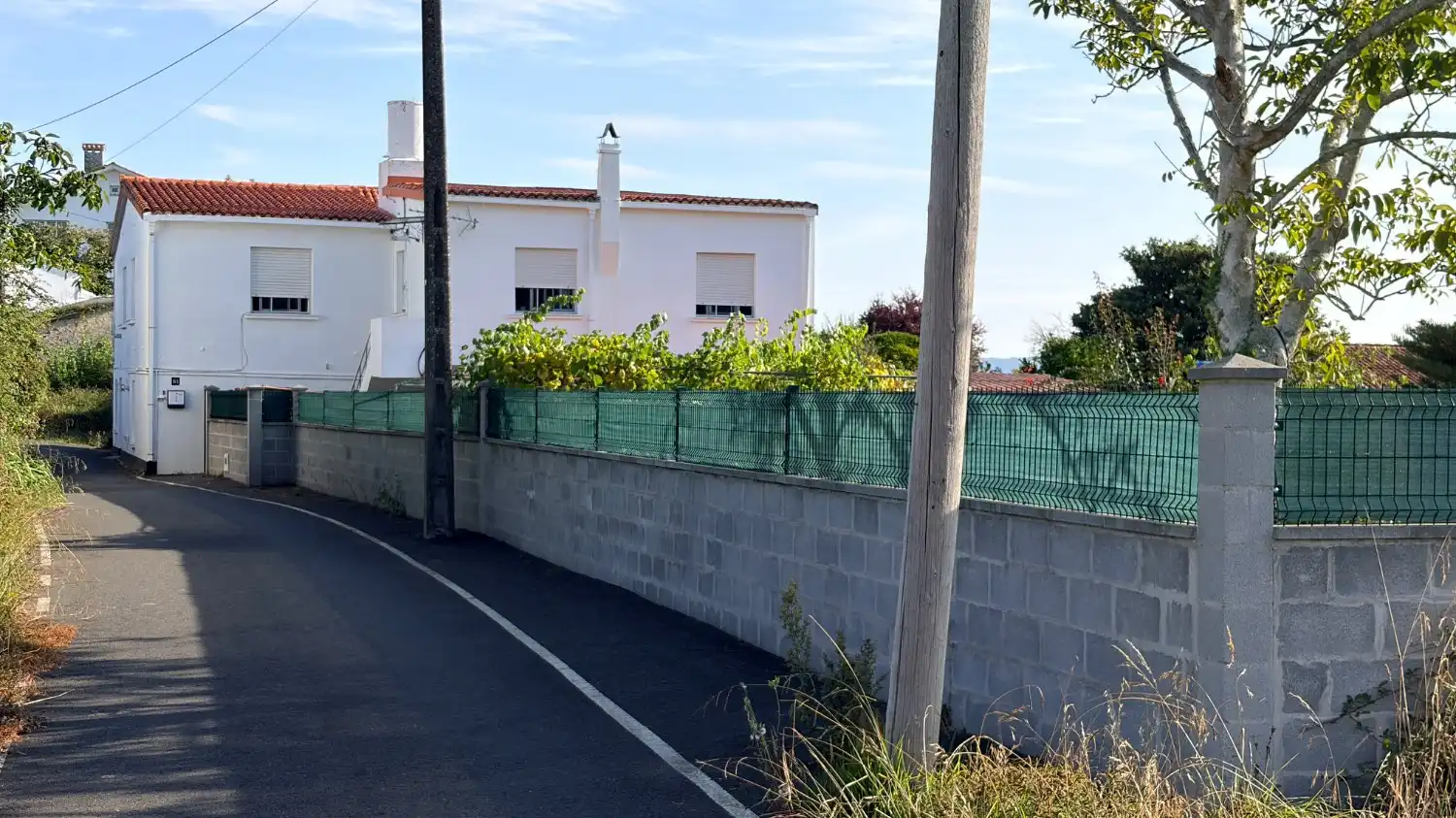 Vista exterior de Casa adosada en venda en Mugardos amb Traster