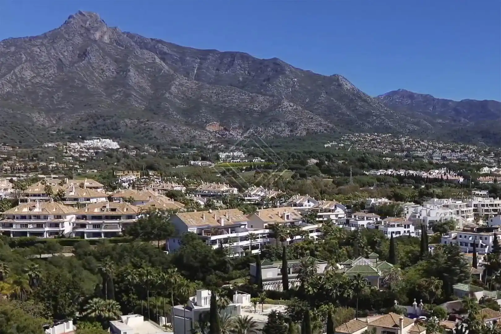 Außenansicht von Wohnung zum Verkauf in Marbella mit Klimaanlage, Heizung und Terrasse