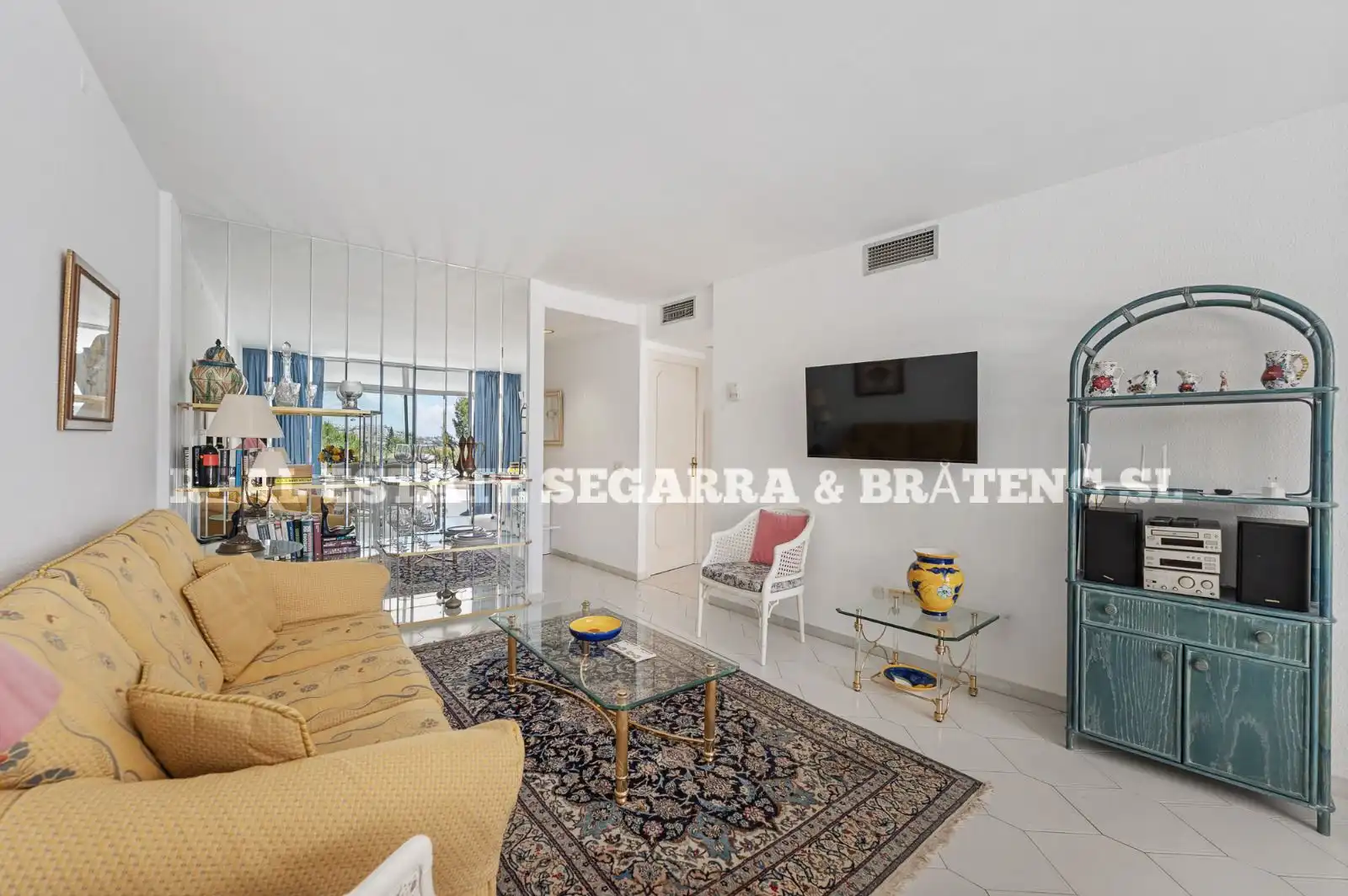Dormitori de Apartament en venda en Mijas amb Aire condicionat, Terrassa i Moblat