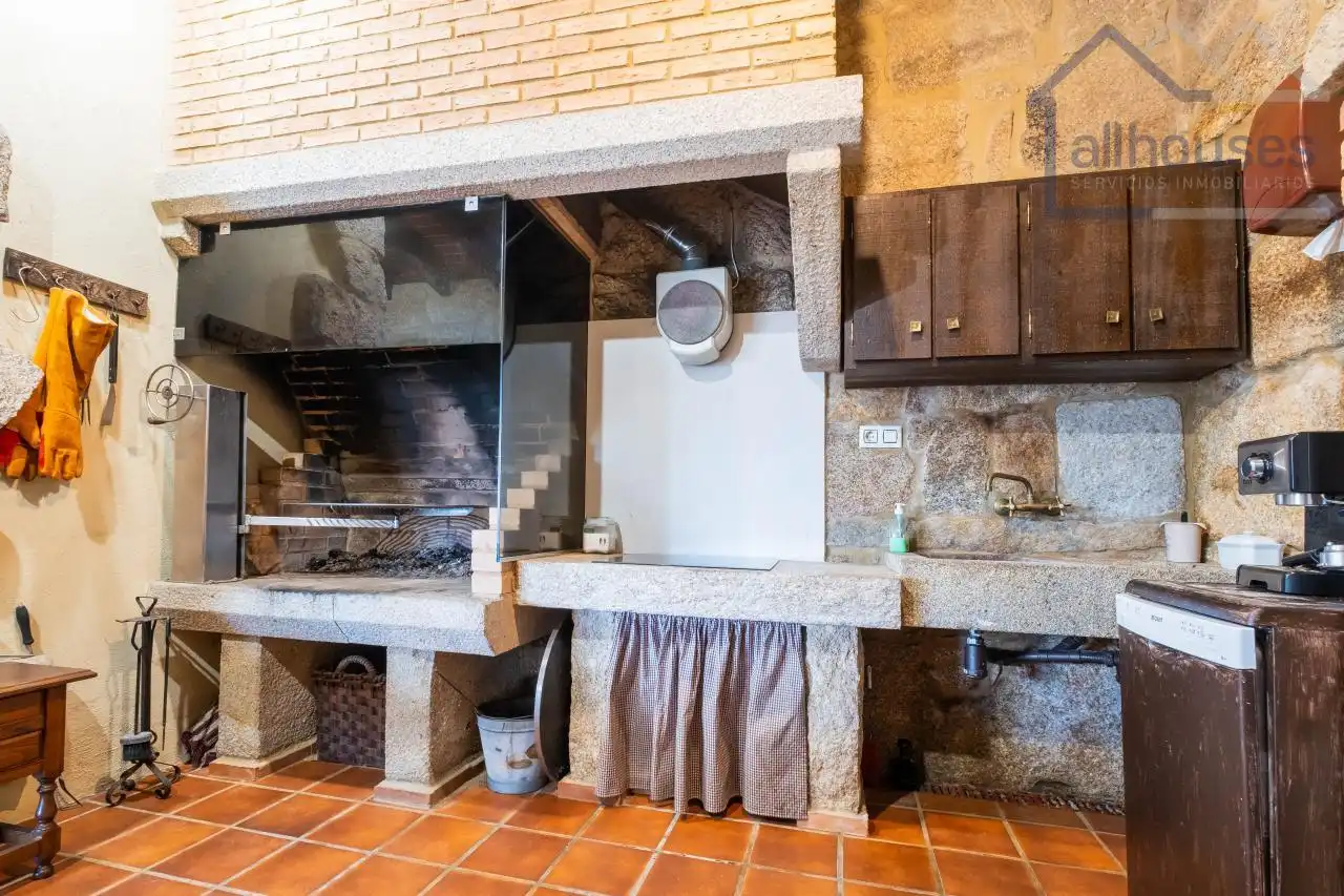 Cocina de Casa o chalet en venta en Tui con Calefacción, Jardín privado y Terraza