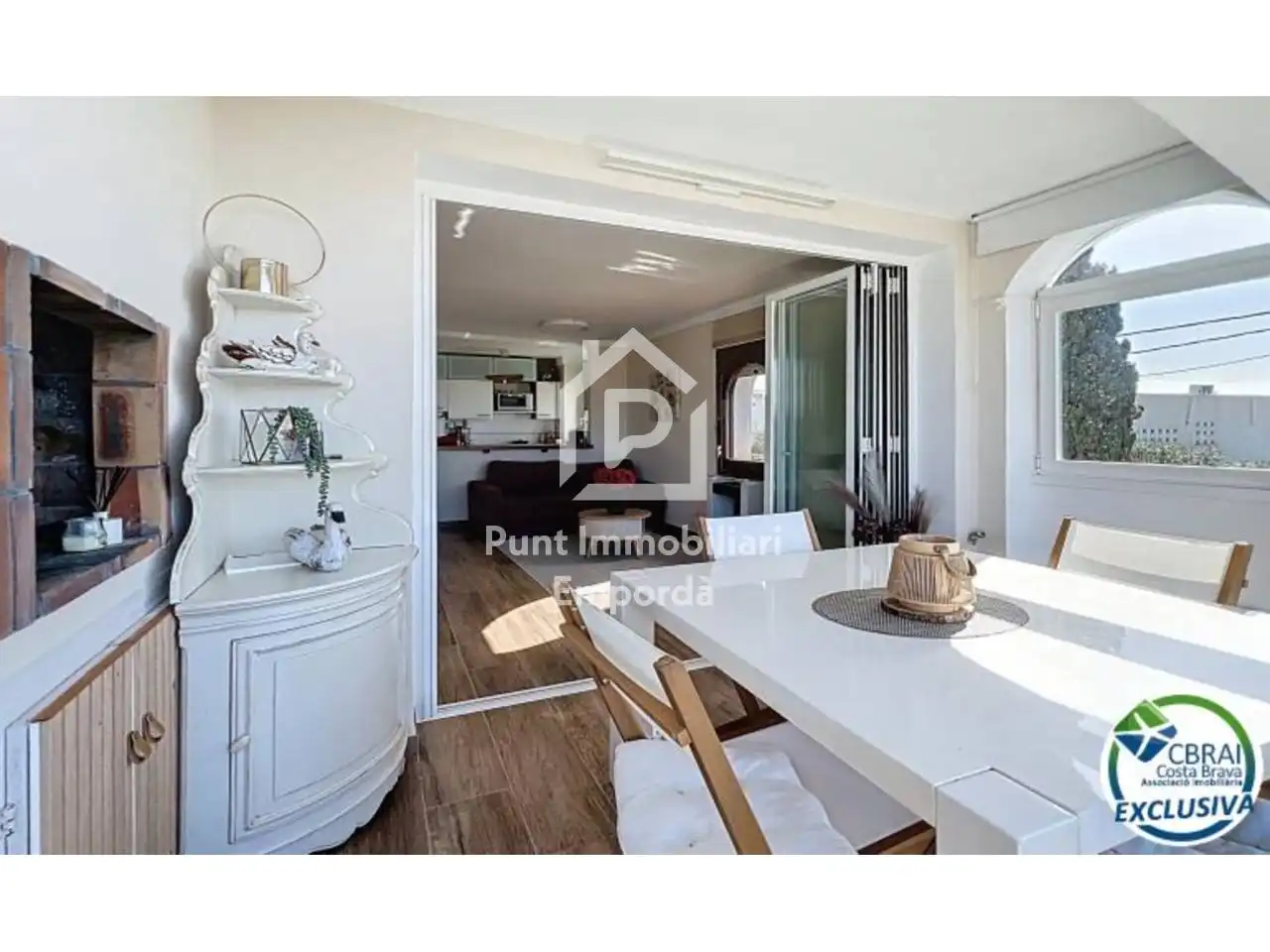 Menjador de Apartament en venda en Roses amb Parquet, Terrassa i Moblat