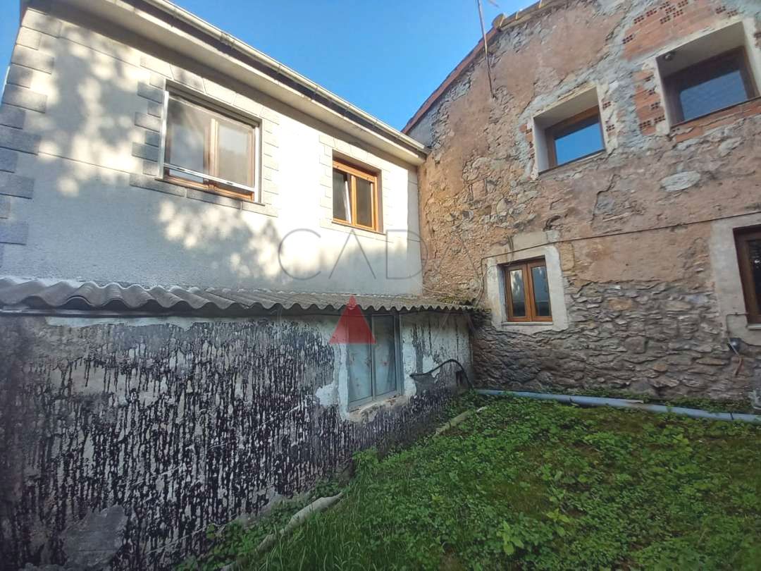Vista exterior de Casa adosada en venda en Medio Cudeyo amb Calefacció, Jardí privat i Terrassa