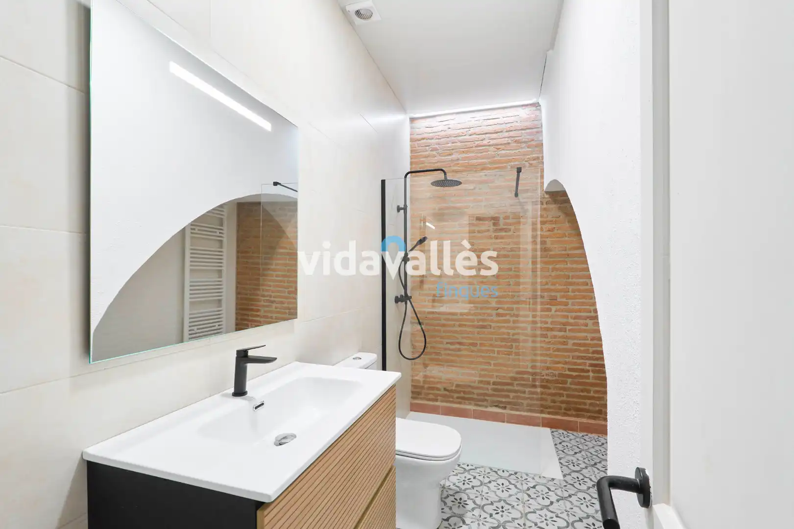 Bany de Casa o xalet en venda en Llinars del Vallès amb Calefacció, Terrassa i Forn
