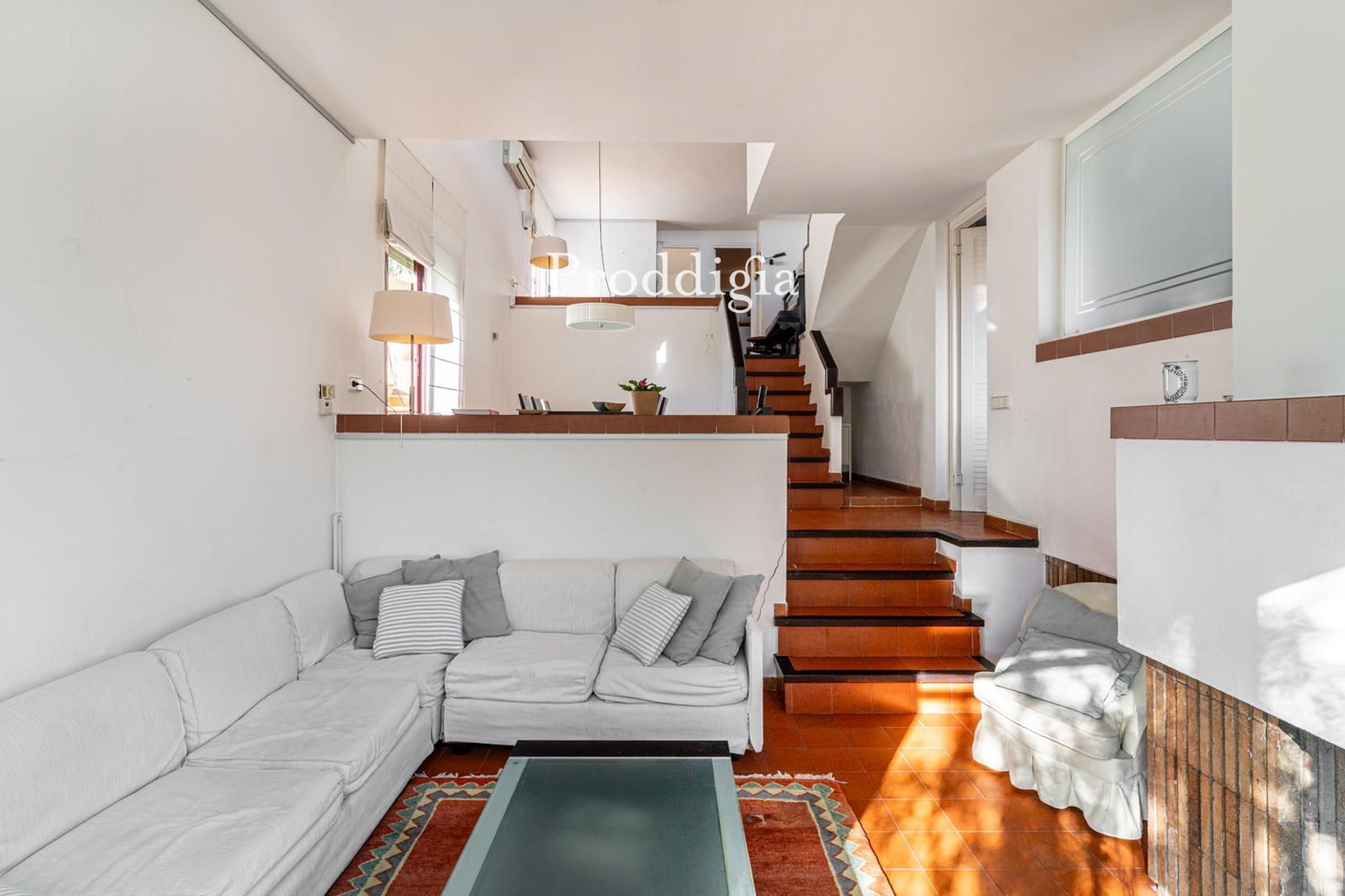 Sala d'estar de Casa adosada en venda en  Barcelona Capital amb Aire condicionat, Calefacció i Jardí privat