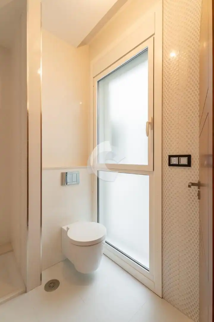 Bathroom of Flat for sale in Ourense Capital   with Heating, Parquet flooring and Storage room