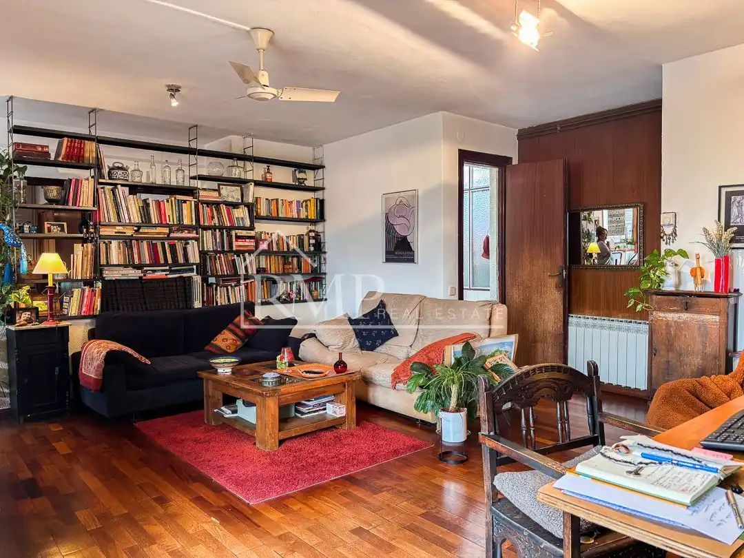 Wohnzimmer von Dachboden zum Verkauf in Barcelona mit Heizung, Terrasse und Abstellraum