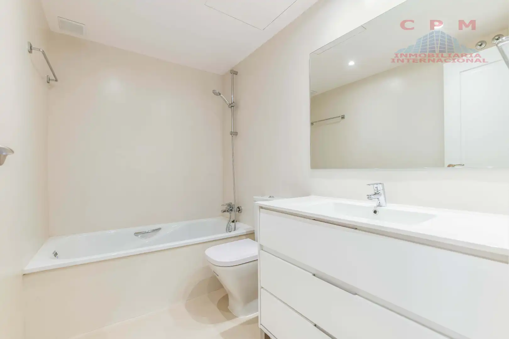 Baño de Piso de alquiler en Madrid con Aire acondicionado, Calefacción y Parquet