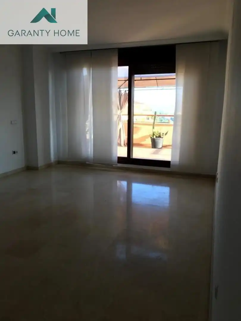 Comedor de Ático de alquiler en Benalmádena con Aire acondicionado, Jardín privado y Terraza