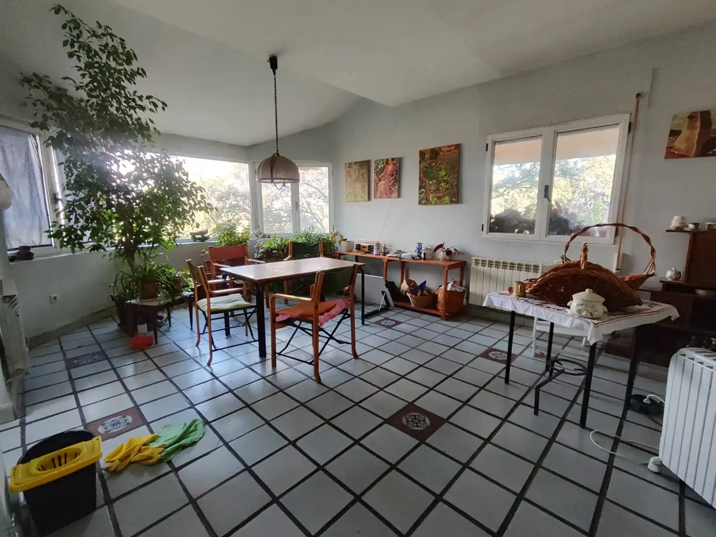 Menjador de Casa o xalet en venda en Sevilla la Nueva amb Calefacció, Jardí privat i Terrassa
