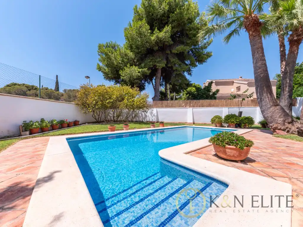 Vista exterior de Casa o xalet en venda en Alicante / Alacant amb Aire condicionat, Jardí privat i Terrassa