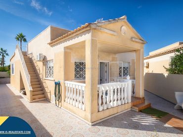 Casa con piscina en venta en Zona Carrefour - Urbanizaciones