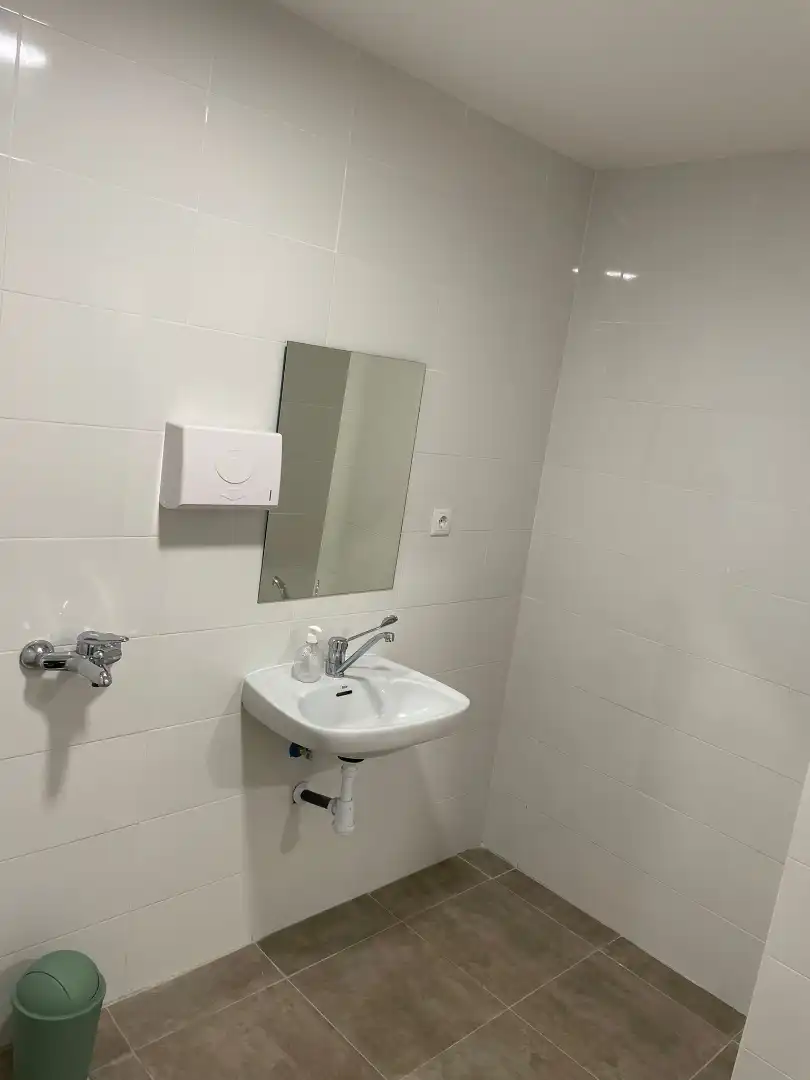 Bathroom of Commercial properties for sale in Alcorcón  with Air Conditioner and Alarm