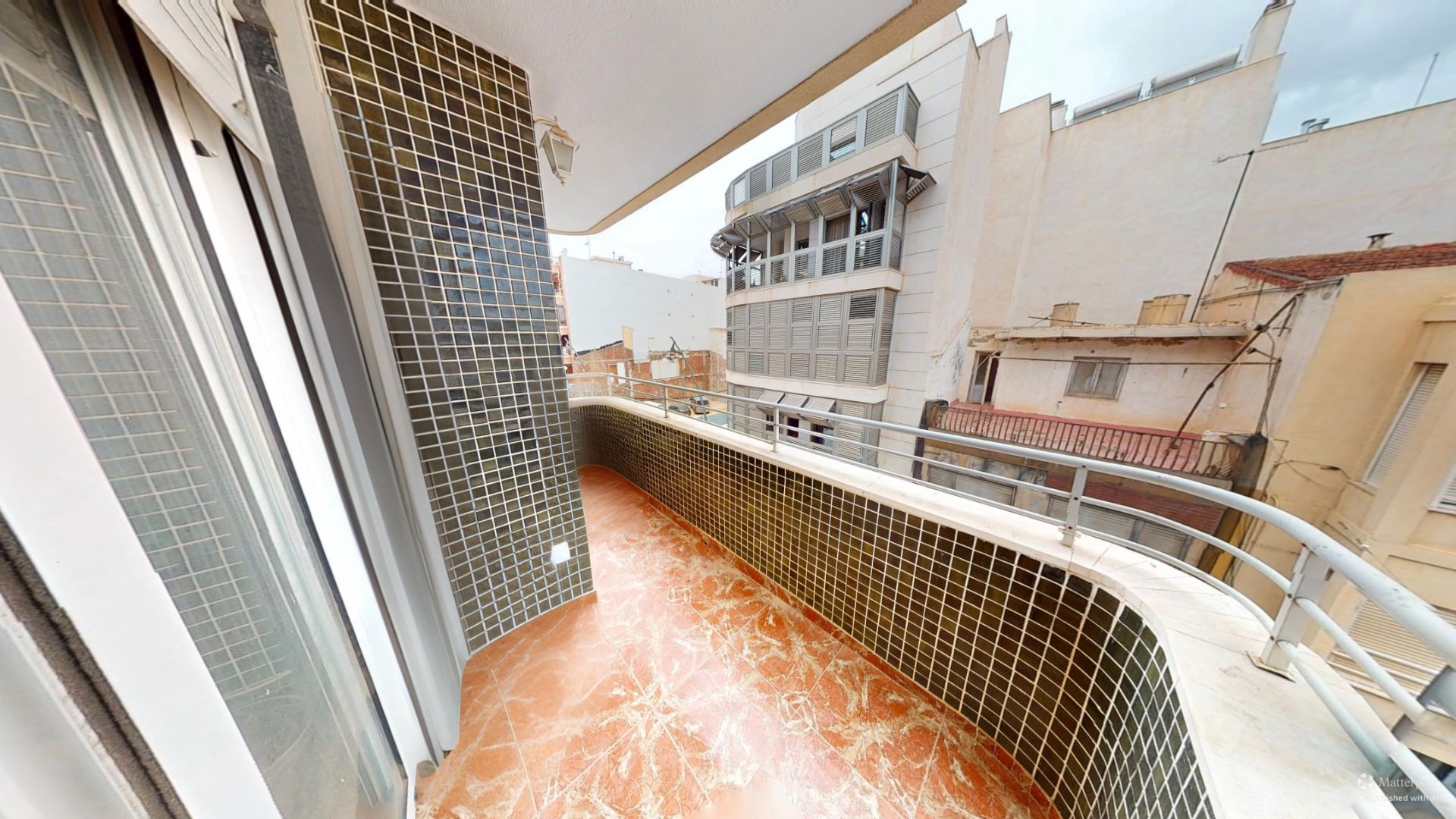 Terraza de Piso en venta en Torrevieja con Aire acondicionado, Amueblado y Horno