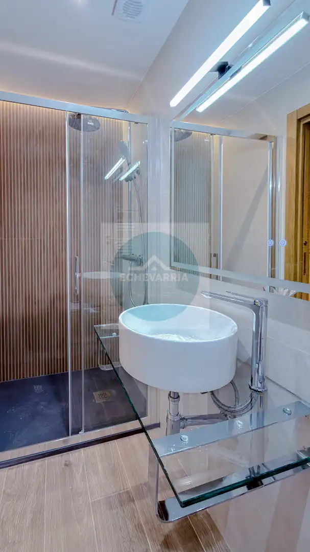 Bathroom of Flat for rent in Madrid  with Air Conditioner, Heating and Terrace