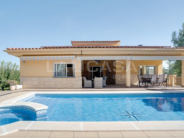 Casa con balcón en venta en Corbera de Llobregat