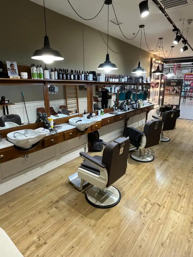 Local comercial en traspaso en Avenida Puerta del Sol 4
