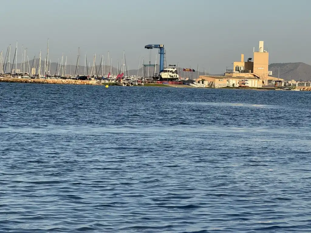 Außenansicht von Wohnungen zum Verkauf in Cartagena mit Klimaanlage und Terrasse