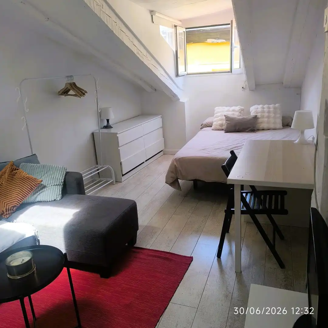 Schlafzimmer von Wohnung zur Miete in Madrid mit Klimaanlage, Heizung und Möbliert