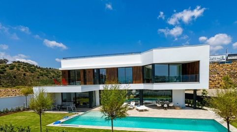 VILLA DE LUJO EN COLINAS DEL LIMONAR, PRÁCTICAMENTE A ESTRENAR, CON ORIENTACIÓN SUR