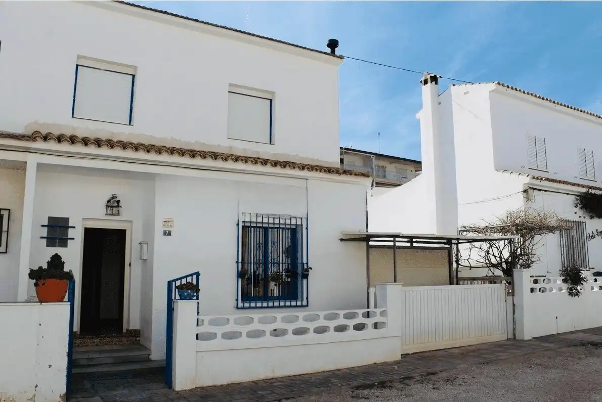 Vista exterior de Casa adosada en venda en Altea amb Jardí privat i Moblat