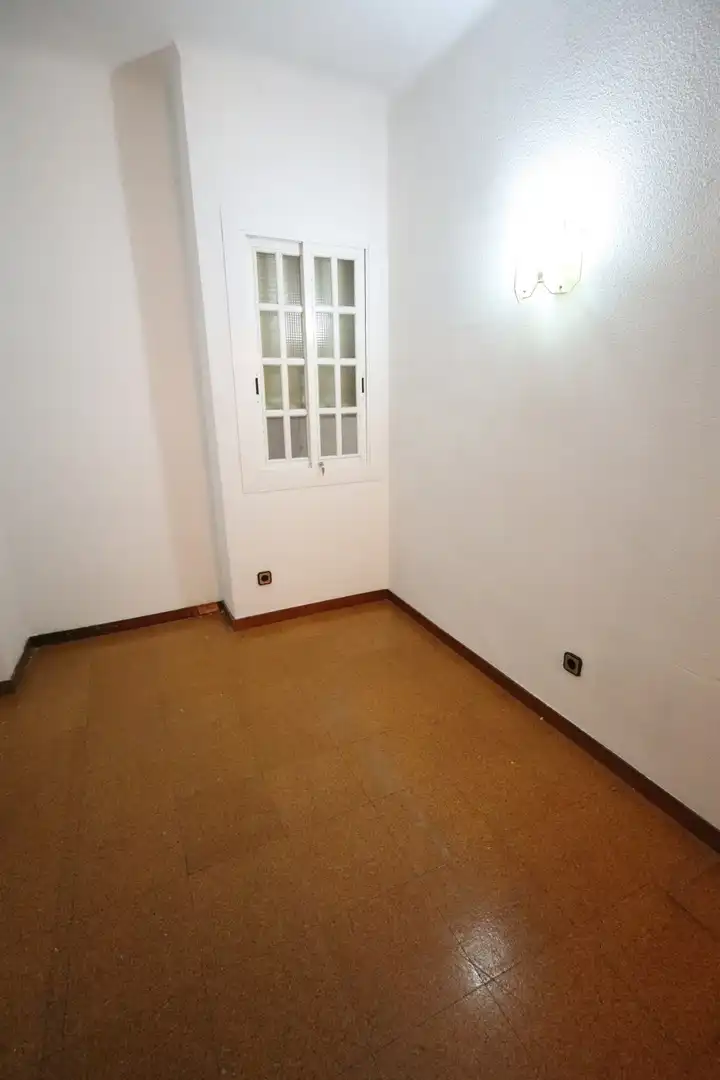 Schlafzimmer von Wohnung zum Verkauf in Barcelona mit Heizung, Balkon und Haustechnik