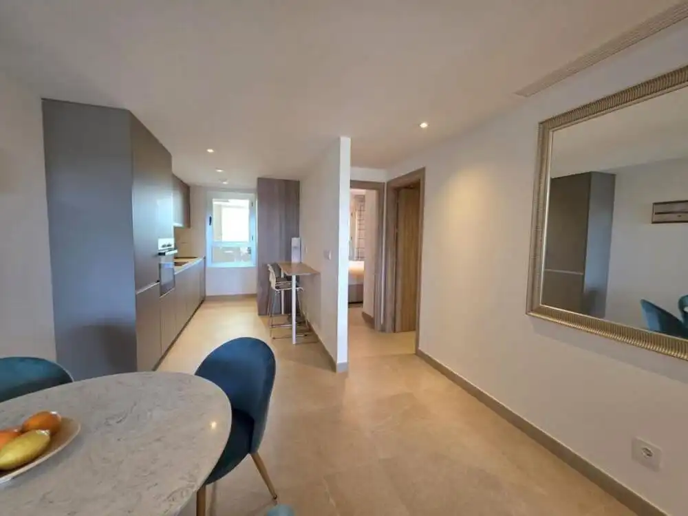 Cuina de Apartament de lloguer en Estepona amb Aire condicionat, Terrassa i Piscina