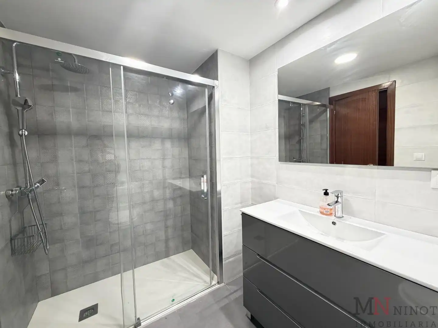 Baño de Piso en venta en Castellón de la Plana / Castelló de la Plana con Aire acondicionado, Calefacción y Balcón