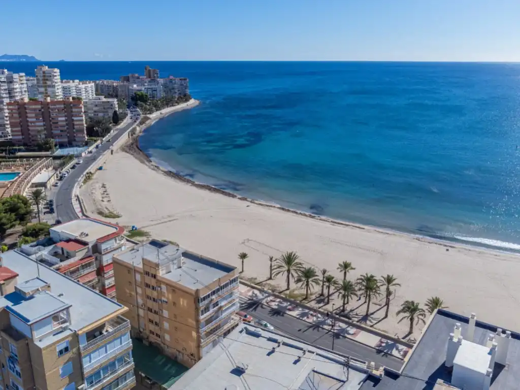Vista exterior de Àtic en venda en El Campello amb Terrassa