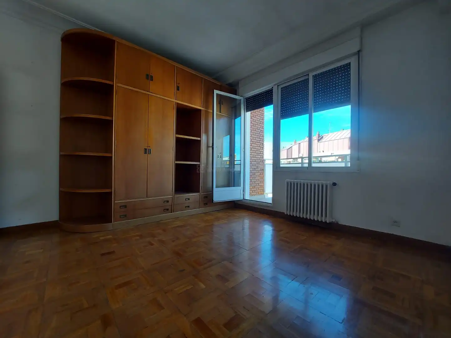 Habitación de Piso en venta en  Logroño con Calefacción, Parquet y Terraza