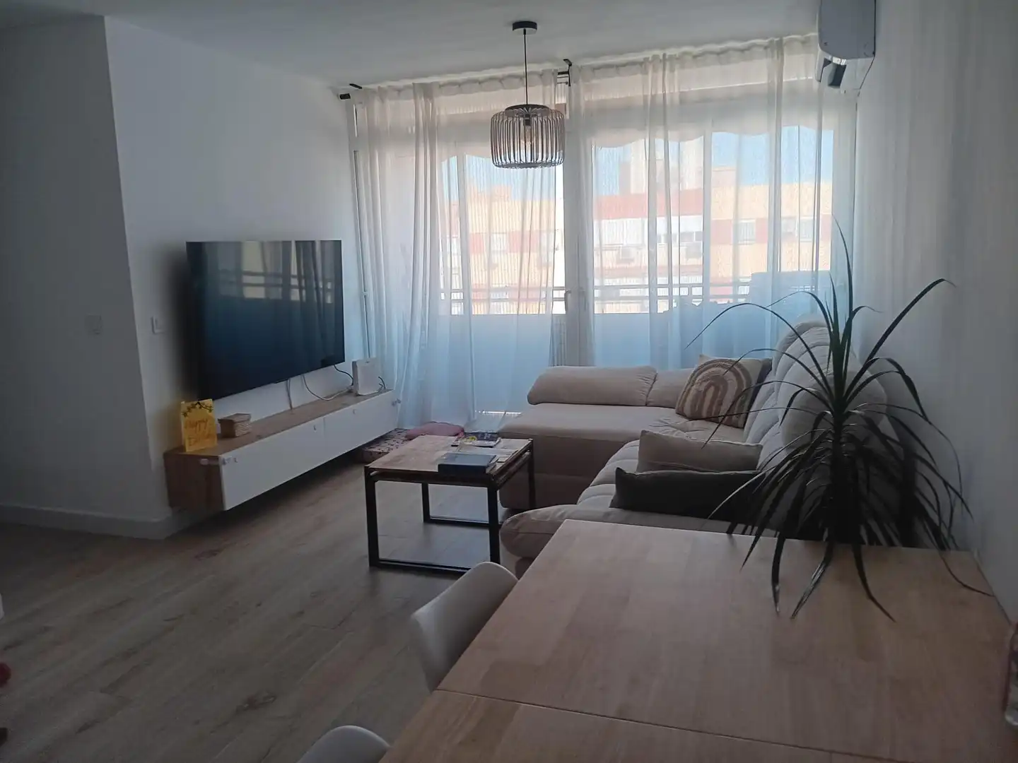 Living room of Flat for sale in Sevilla  with Air Conditioner, Parquet flooring and Terrace