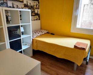 Dormitori de Apartament per a compartir en  Barcelona Capital amb Calefacció, Moblat i Es permeten mascotes