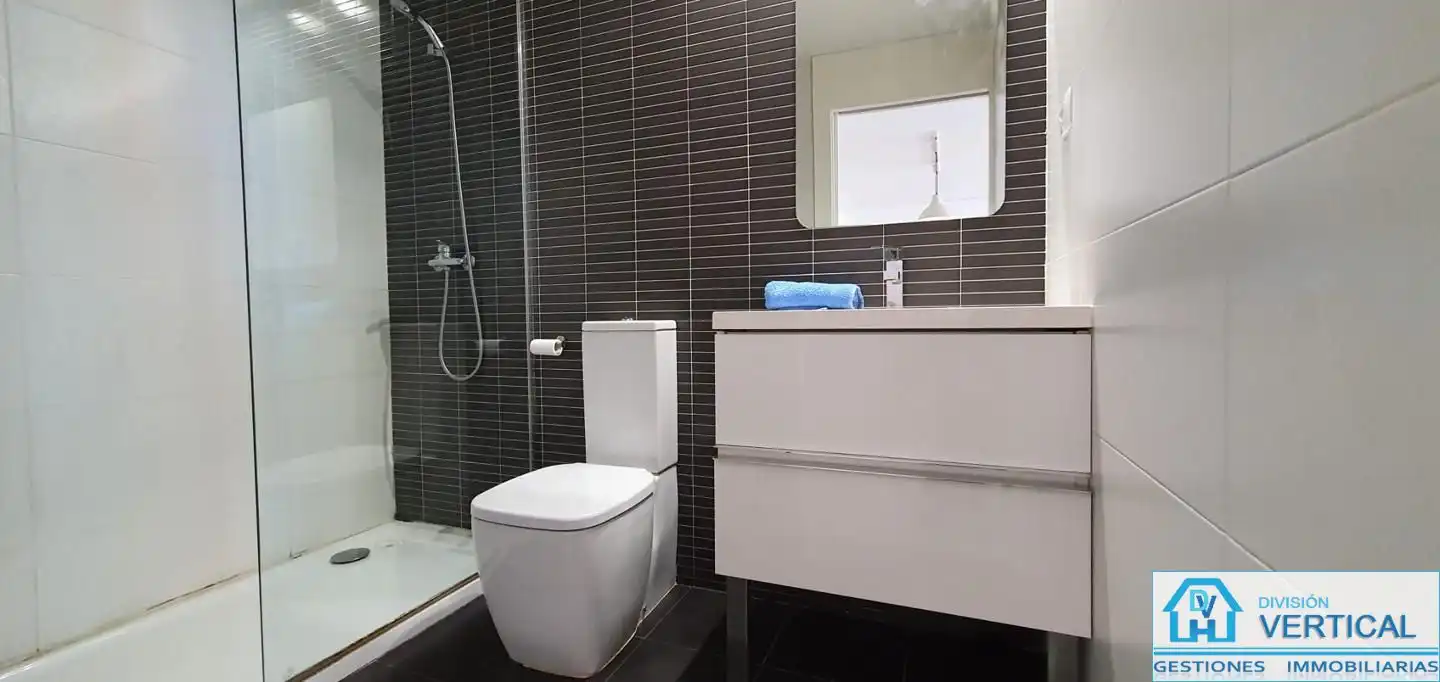 Baño de Estudio de alquiler en Manises con Aire acondicionado, Calefacción y Terraza