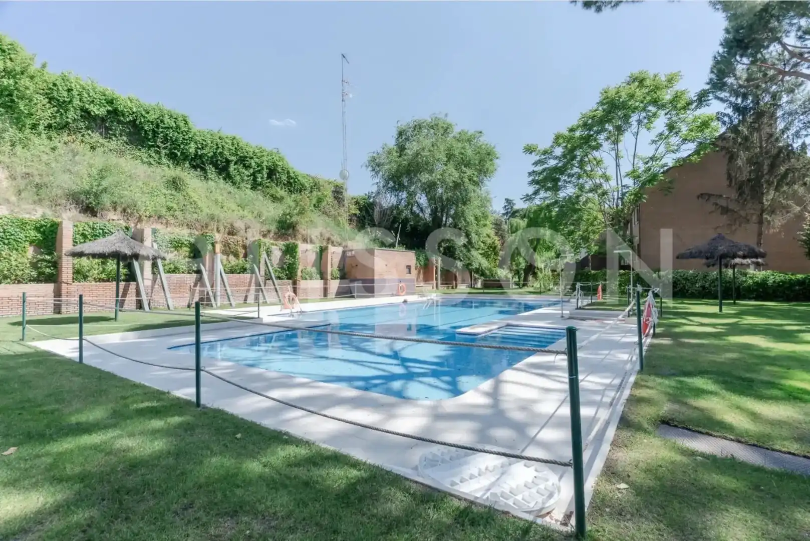 Piscina de Àtic en venda en La Moraleja amb Aire condicionat, Calefacció i Piscina comunitària