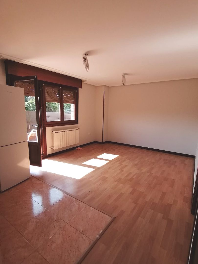 Sala de estar de Planta baja de alquiler en Gijón  con Calefacción, Parquet y Terraza