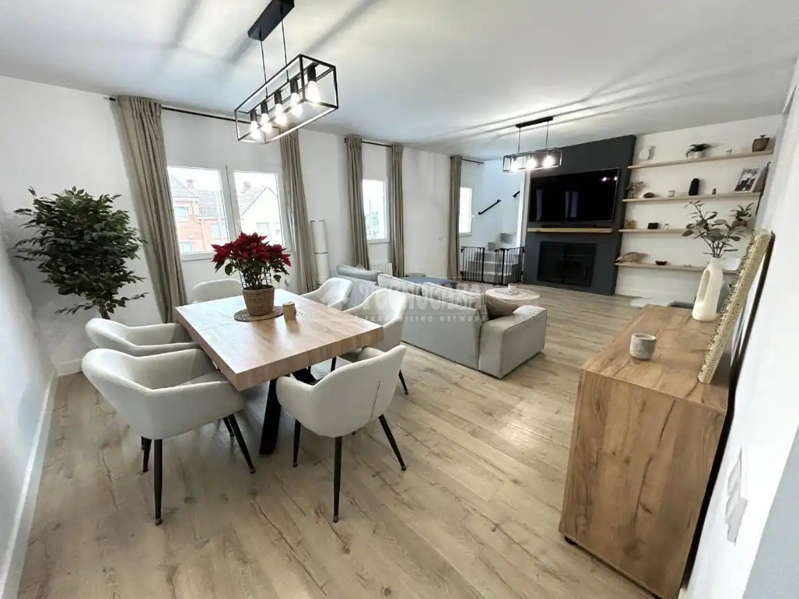 Sala de estar de Casa o chalet en venta en Villalbilla con Calefacción y Piscina